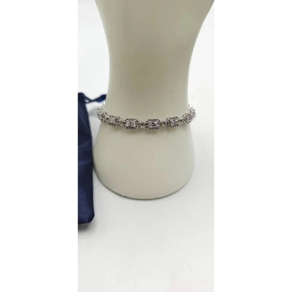 Stauer Womens Diamond Simulant Tennis Bracelet with Adjustable Fit Velvet Pouch - Picture 2 of 5